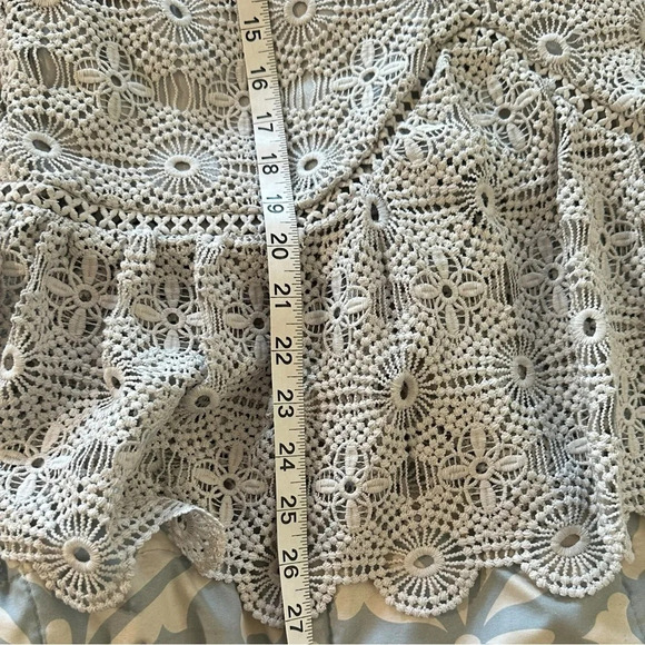 Chic Wish women's size crochet grey blouse, scalloped edges - Picture 5 of 7